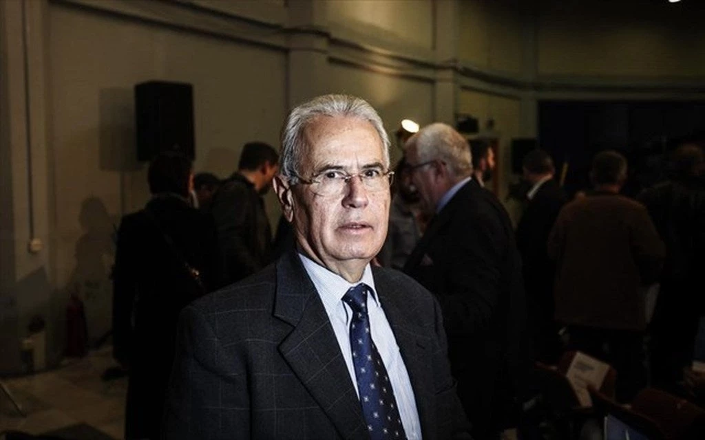 Πρώην βουλευτής άρχιζε να βρίζει Αστυνομικούς – Προσήχθη αμέσως…